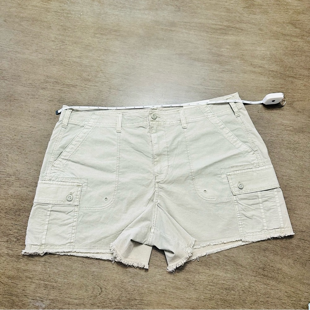 American Eagle Light Army Green Cargo 90’s Boyfriend Shorts